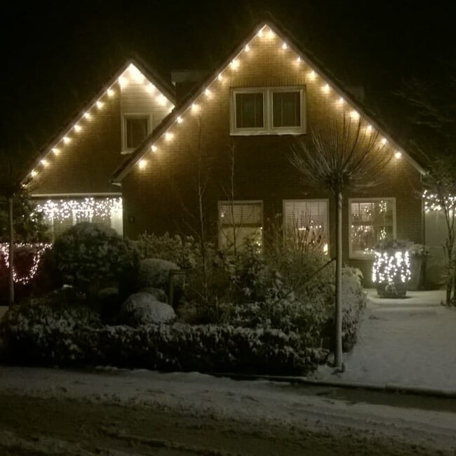 Girlanda świetlna 15 metrów z wtyczką i 15, 20 lub 30 zamontowanymi oprawkami lamp