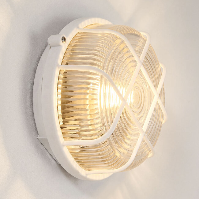 Okrągła lampa typu bulleye z białym kloszem z tworzywa sztucznego