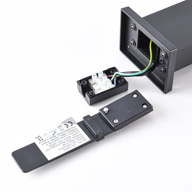 Nowoczesna czarna lampa zewnętrzna Carla, 50 cm