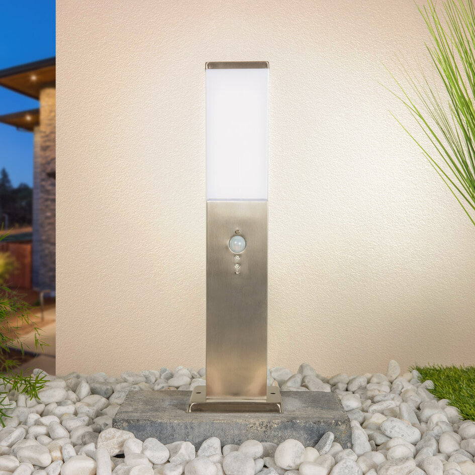Lampa podłogowa zewnętrzna ze stali nierdzewnej Leopoldo z czujnikiem, 45 cm