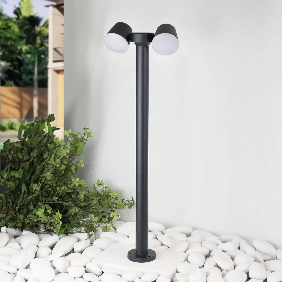 Regulowana zewnętrzna lampa podłogowa Penny - czarna