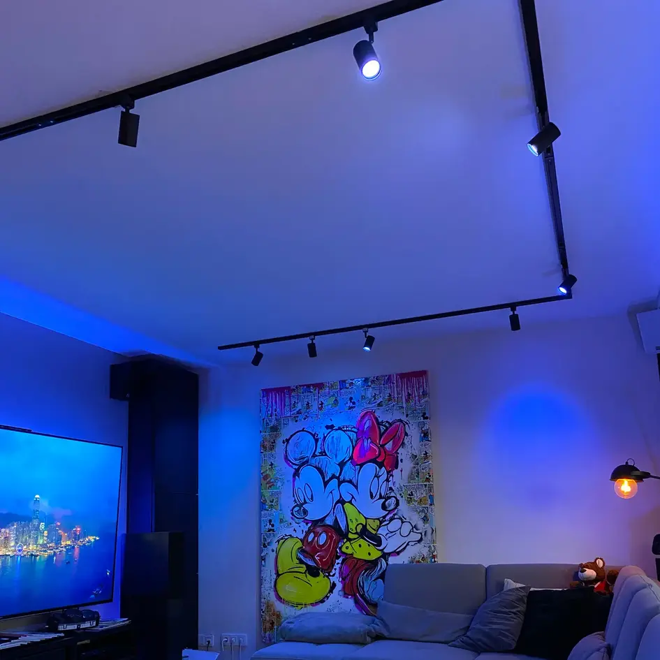 GU10 inteligentna ściemnialna lampa LED RGB i CCT sterowana przez aplikację Tuya, 4,9W - 100°