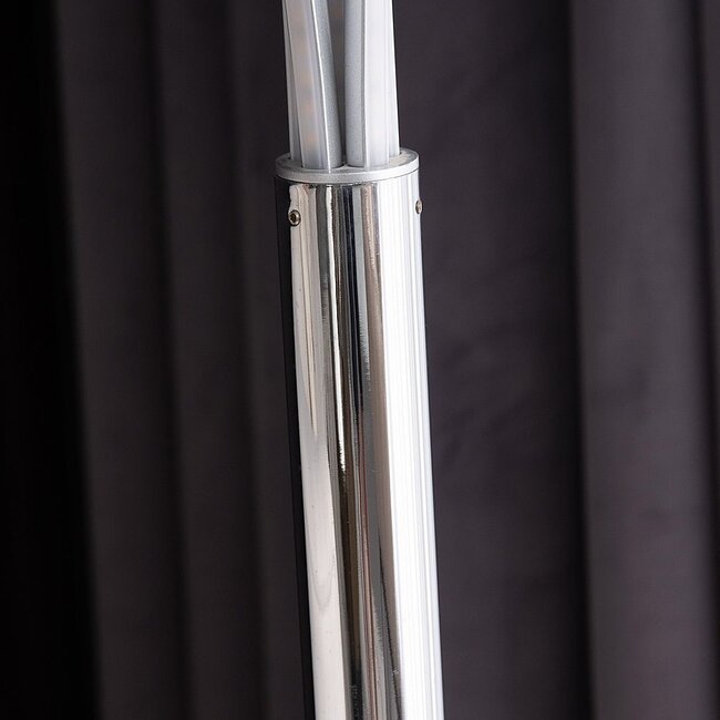 Design lampa podłogowa Louis z wbudowanymi diodami LED