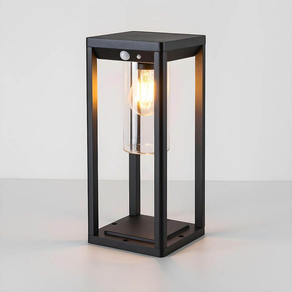 Nowoczesna solarna lampa stojąca czarna z czujnikiem - Illumina