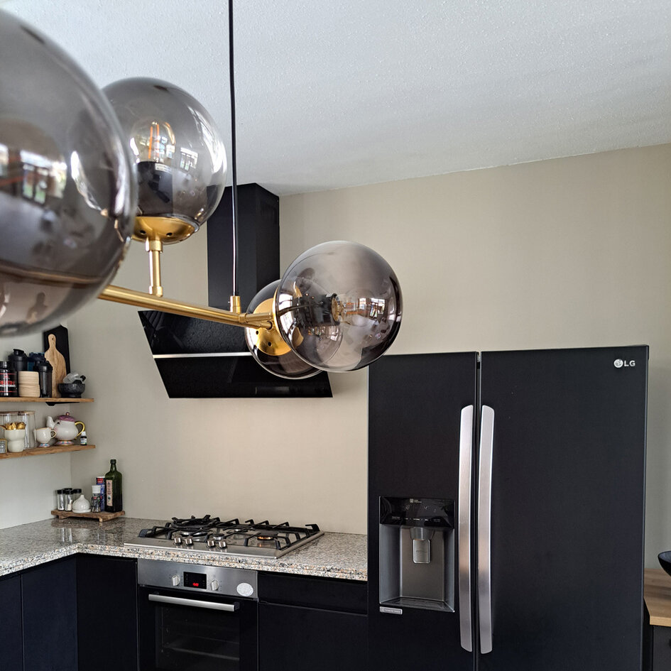 Designerska lampa wisząca Sette ze szklanymi kulami ze szkła dymionego
