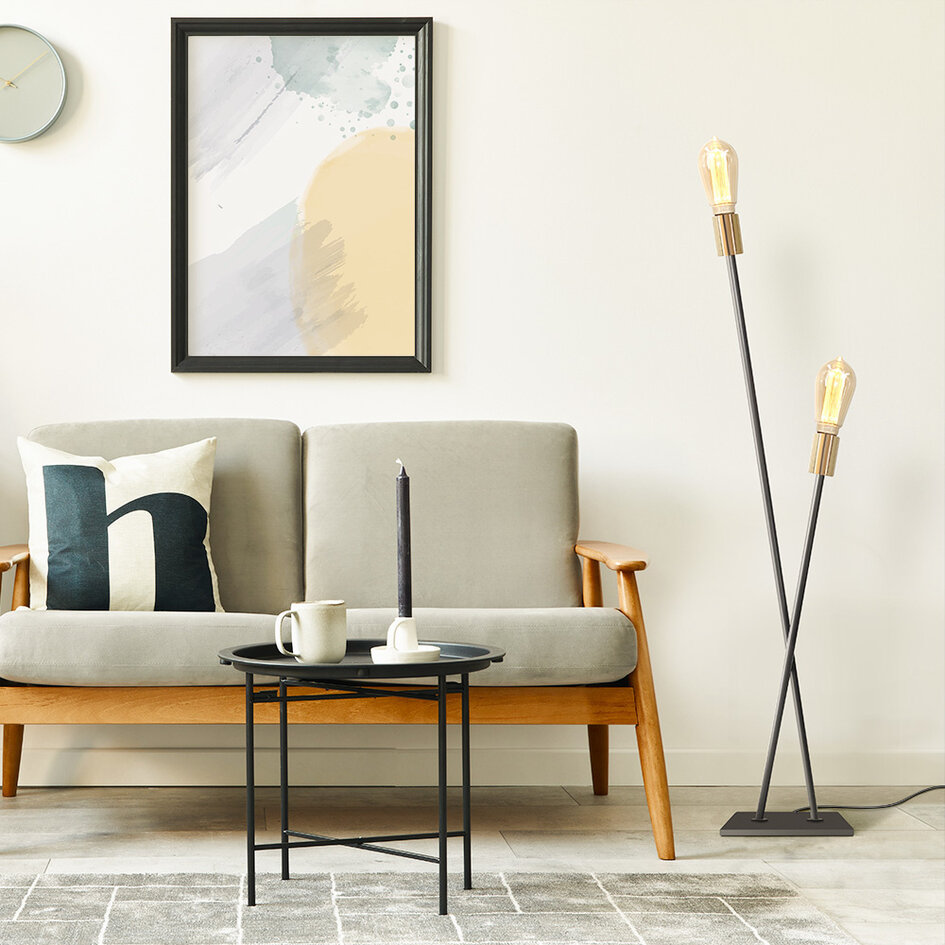 Minimalistyczna lampa stojąca Juul
