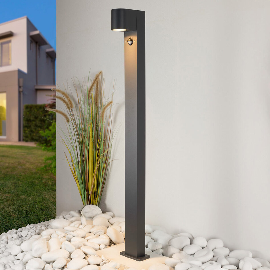 Zewnętrzna lampa podłogowa Simone z czujnikiem – antracytowa 50 cm