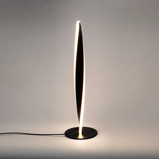 Skręcona designerska lampa stołowa - Rizar