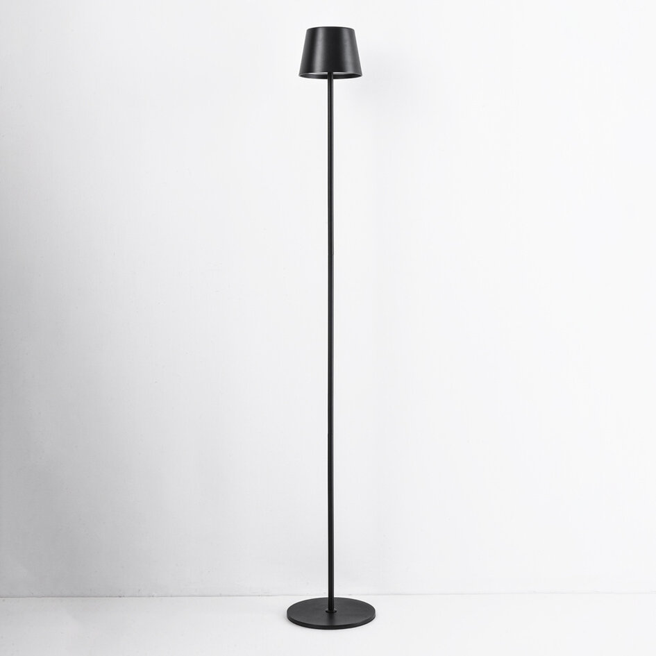 Akumulatorowa zewnętrzna lampa podłogowa Jytte, ściemnialna - czarna