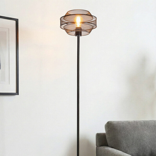 Czarna lampa podłogowa z ażurowym kloszem - Julian