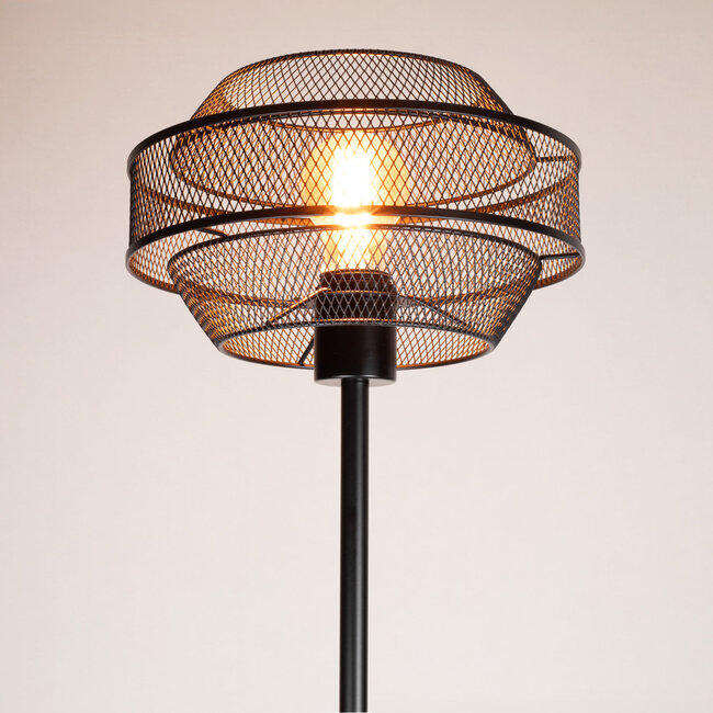 Czarna lampa podłogowa z ażurowym kloszem - Julian