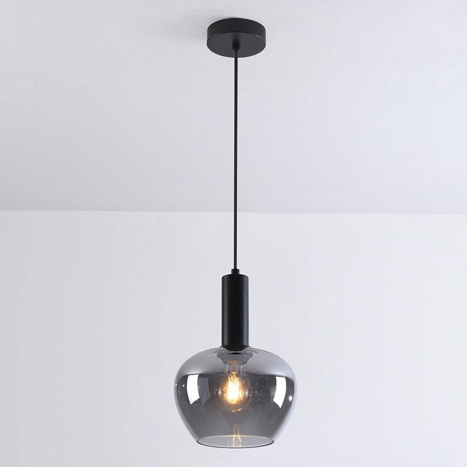 Czarna lampa wisząca Ischa w kształcie jabłka ze szkła dymionego