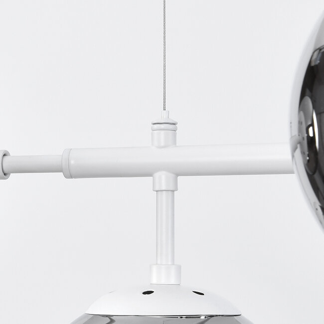 Lampa wisząca z białą ramą i przydymionym szkłem – Hepta