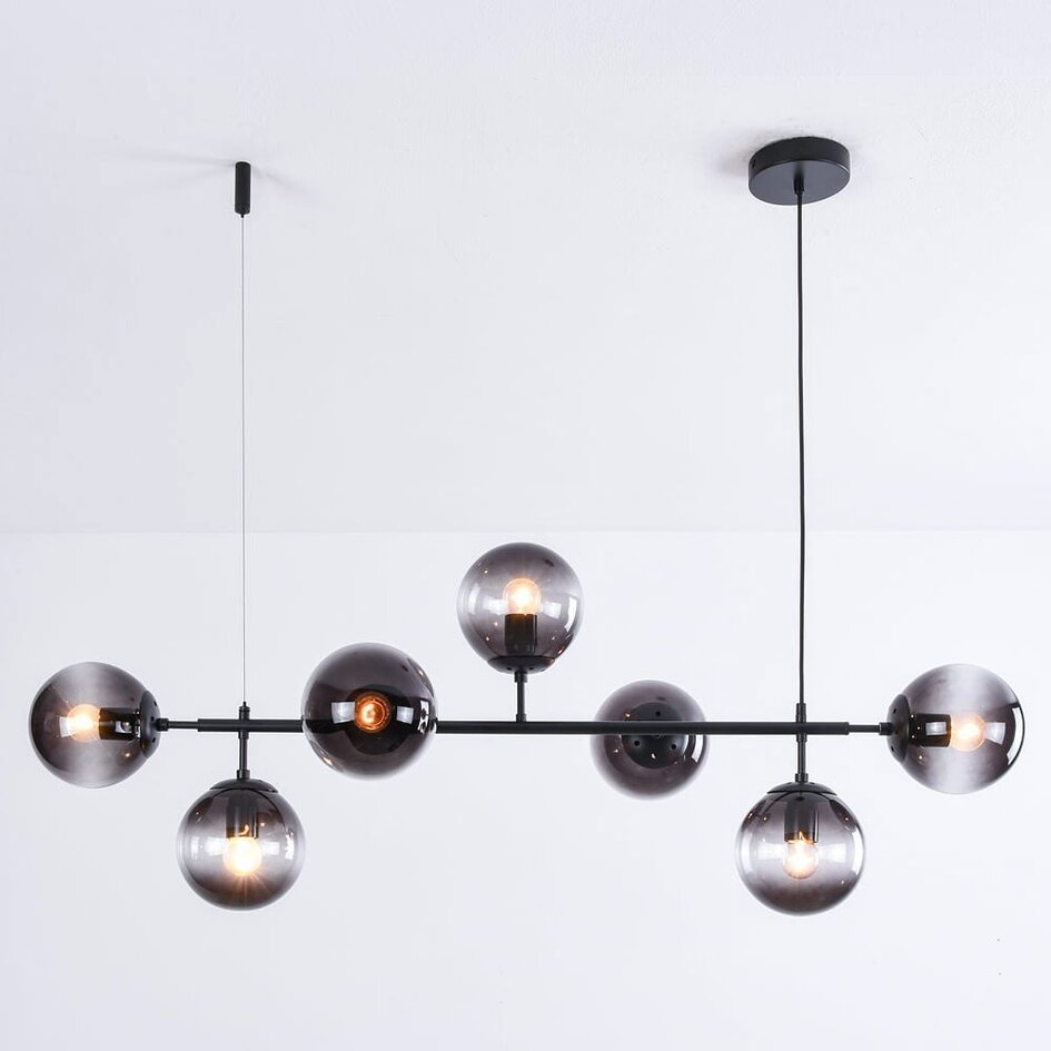 Designowa lampa wisząca z czarną ramą i szkłem przydymionym