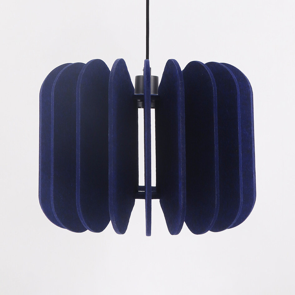 Lampa wisząca z filcu PET granatowa - Benthe
