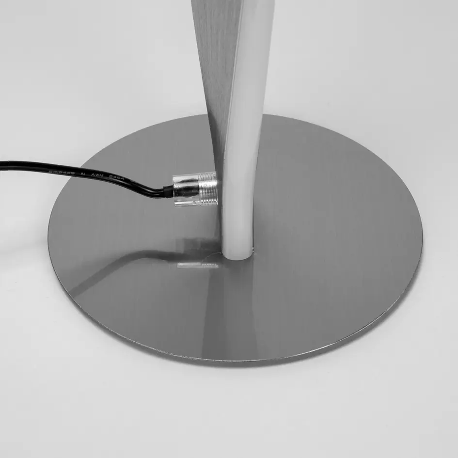 Skręcona designerska lampka stołowa Rizar - nikiel satynowy