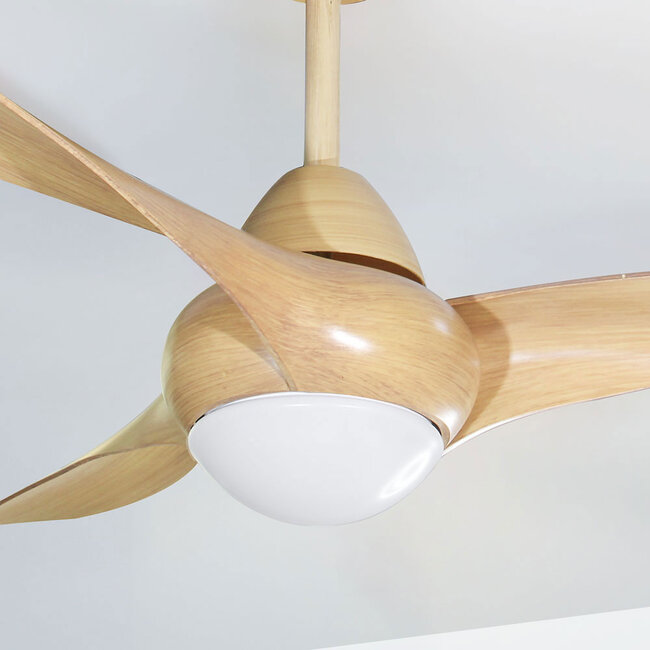 Wentylator sufitowy Wieke z LED-ami i regulowaną temperaturą barwową - imitacja drewna