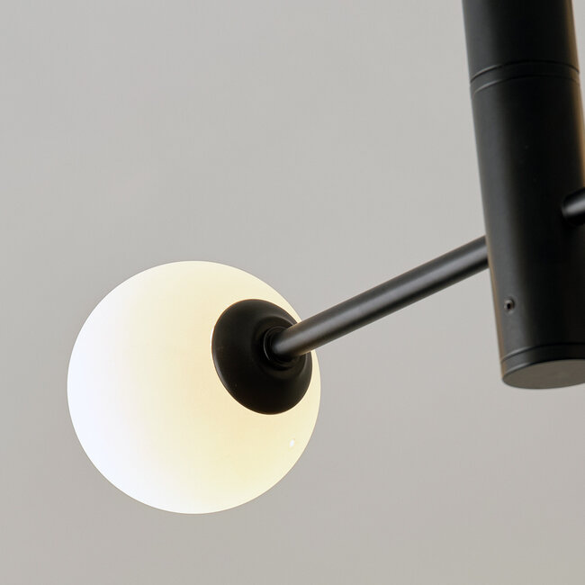 Lampa sufitowa Stiri 4 światła czarna z mlecznobiałym szkłem