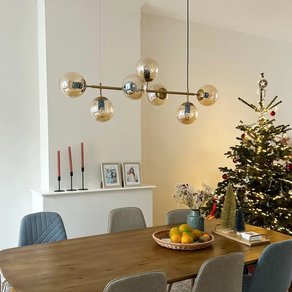 Produkt z drugiej szansy: Designerska lampa wisząca Hepta z bursztynowymi szklanymi kulami