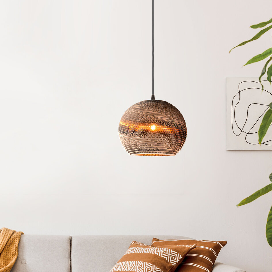 Druga szansa: Lampa wisząca z kartonu – Zoe