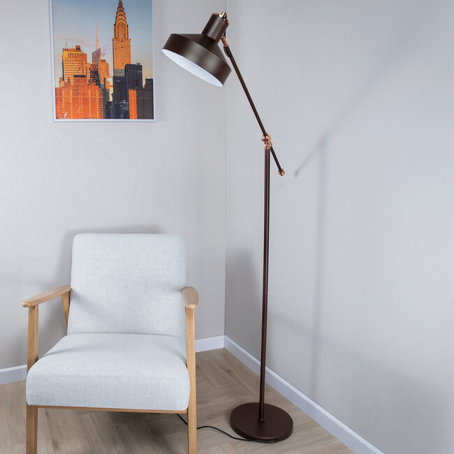 Uchylna lampa stojąca Tom - kawowy brąz