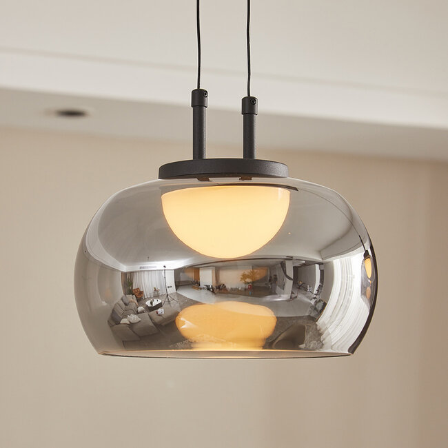 Czarna lampa wisząca Katla z przydymionym szkłem i 3-stopniową regulacją jasności