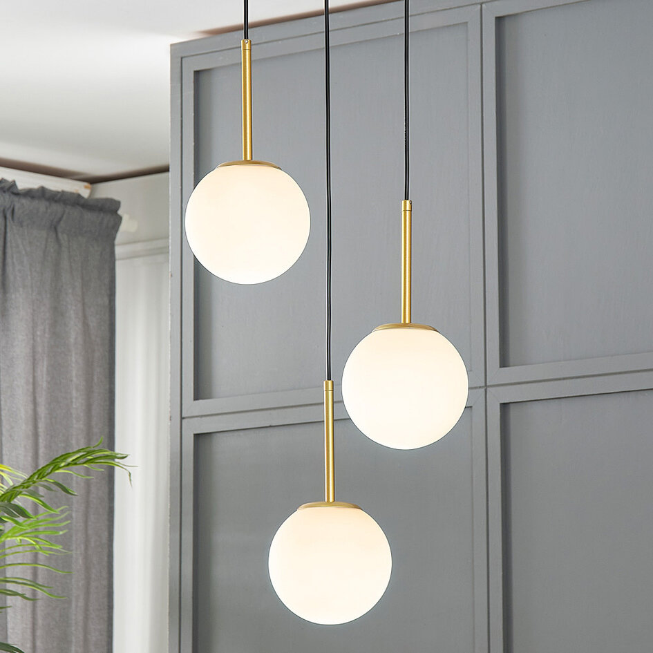 3 światła lampa wisząca Addy złota z mlecznobiałym szkłem