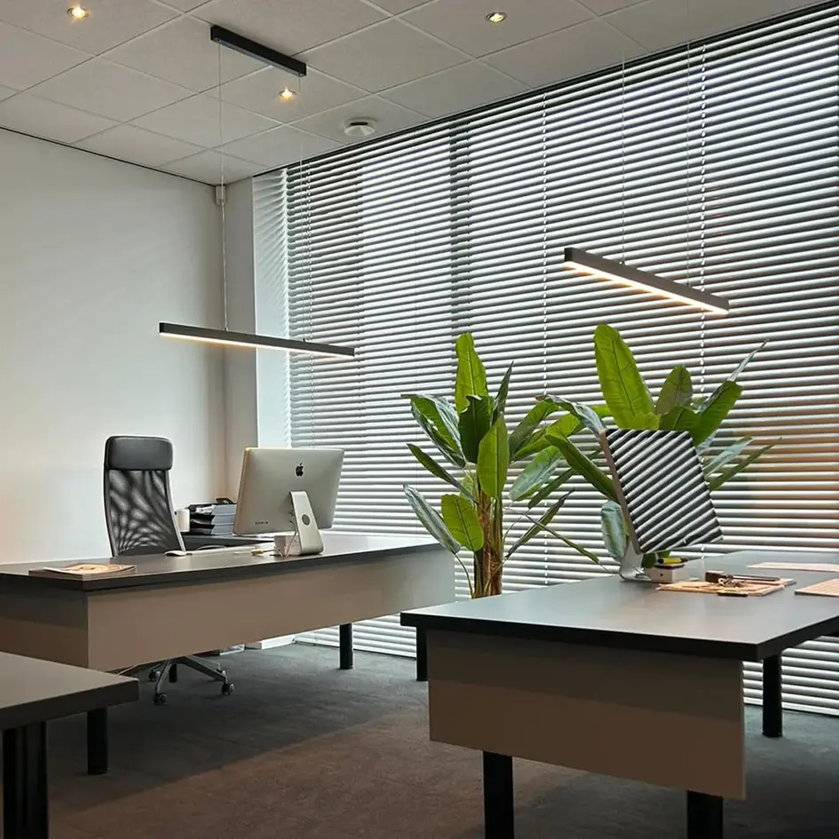 Inteligentna minimalistyczna lampa wisząca Andre z WiFi - Czarna