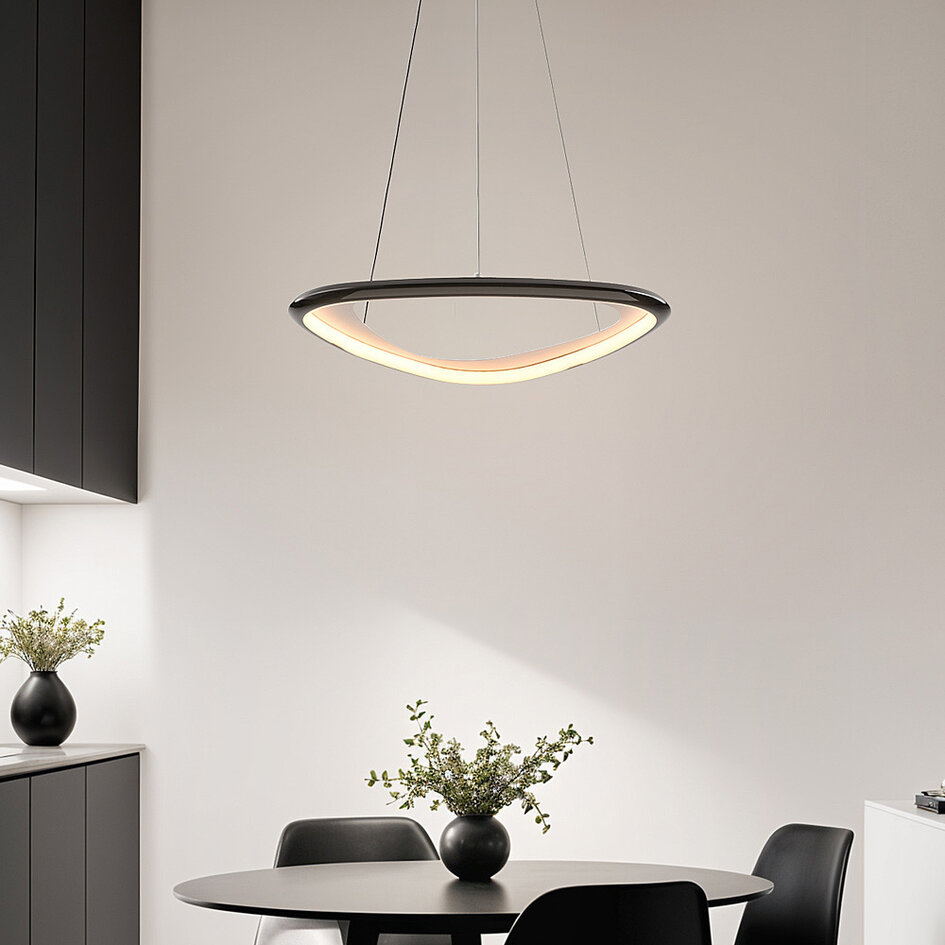 Lampa wisząca Celda z 3-stopniowo ściemnialnymi diodami LED w kolorze czarno-chromowym