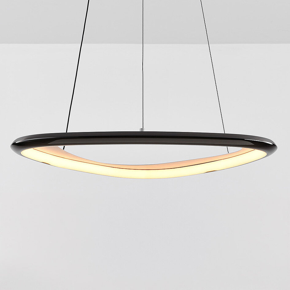 Lampa wisząca Celda z 3-stopniowo ściemnialnymi diodami LED w kolorze czarno-chromowym