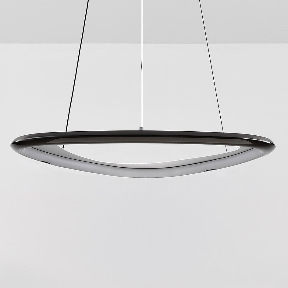 Lampa wisząca Celda z 3-stopniowo ściemnialnymi diodami LED w kolorze czarno-chromowym