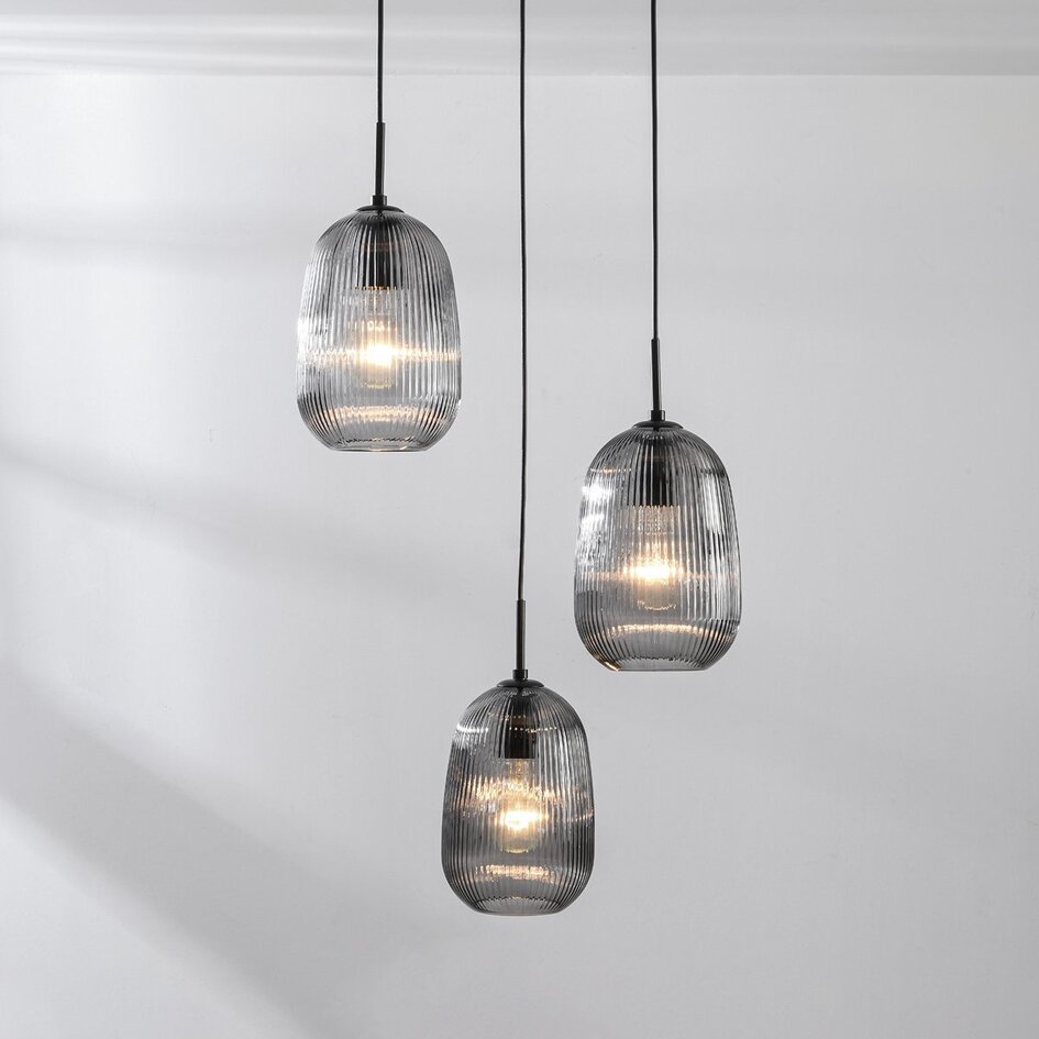 Design lampa wisząca Isara z żebrowanym przydymionym szkłem, 3 światła