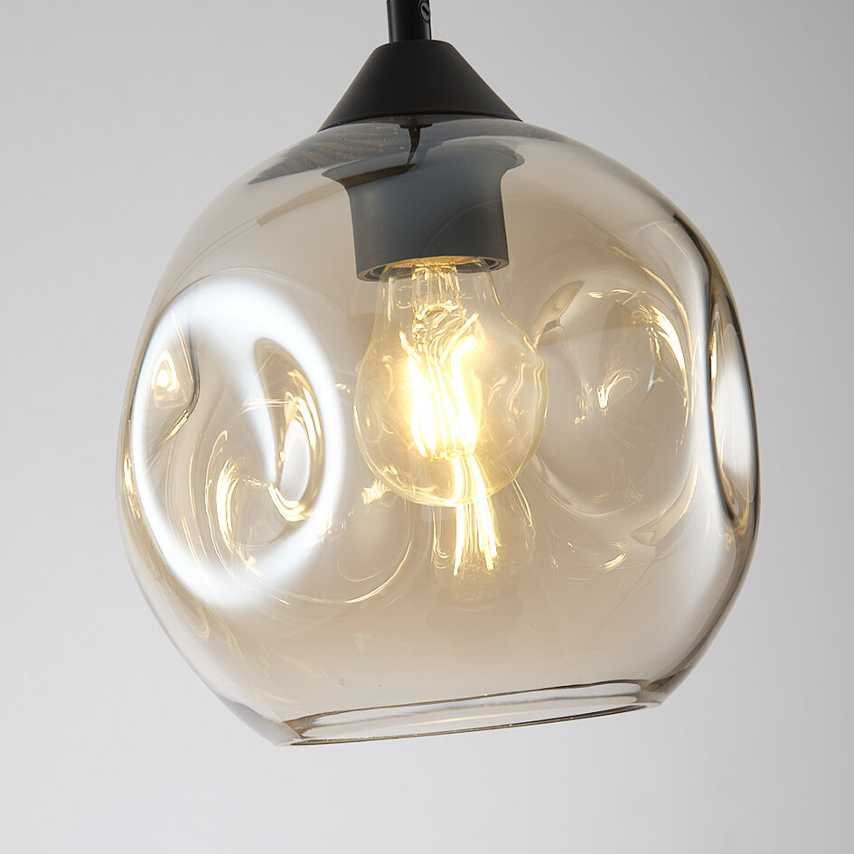 3 światła nowoczesna lampa wisząca Fayen czarna z organicznym kształtem szkła koniakowego