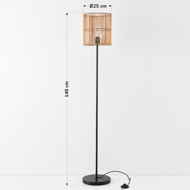 Lampa stojąca Nord z naturalnym kloszem