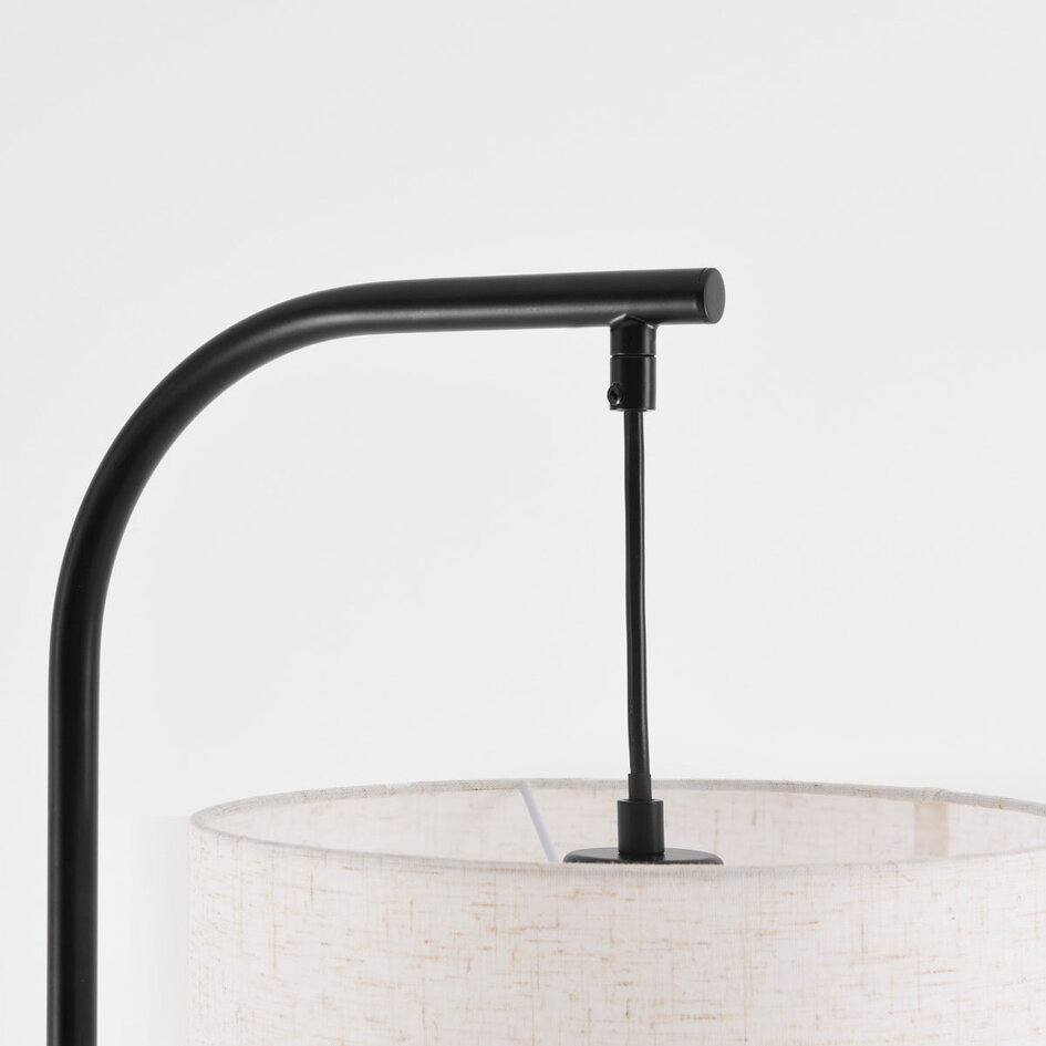Czarna lampa stojąca z lnianym kloszem - Hygge