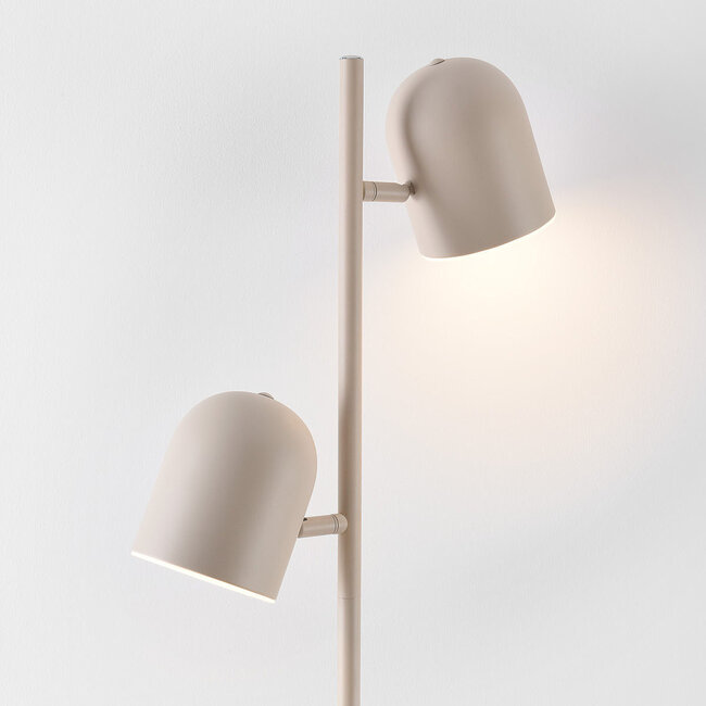 Beżowa lampa podłogowa Iki - z 2 obrotowymi reflektorami i LED-ami ściemnianymi dotykowo