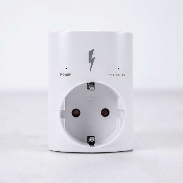 Adapter z zabezpieczeniem przed przepięciami