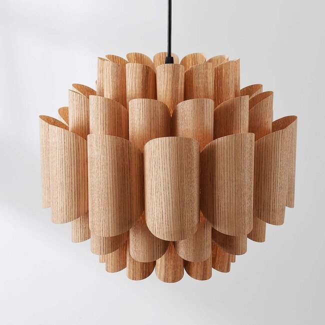 Nowoczesna lampa wisząca Xylo o naturalnym wyglądzie drewna