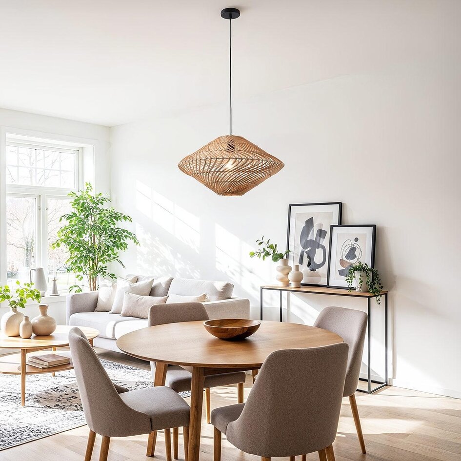 Rattanowa lampa wisząca Filum z ręcznie plecionym kloszem o zabawnym designie i ciepłym, naturalnym wyglądzie