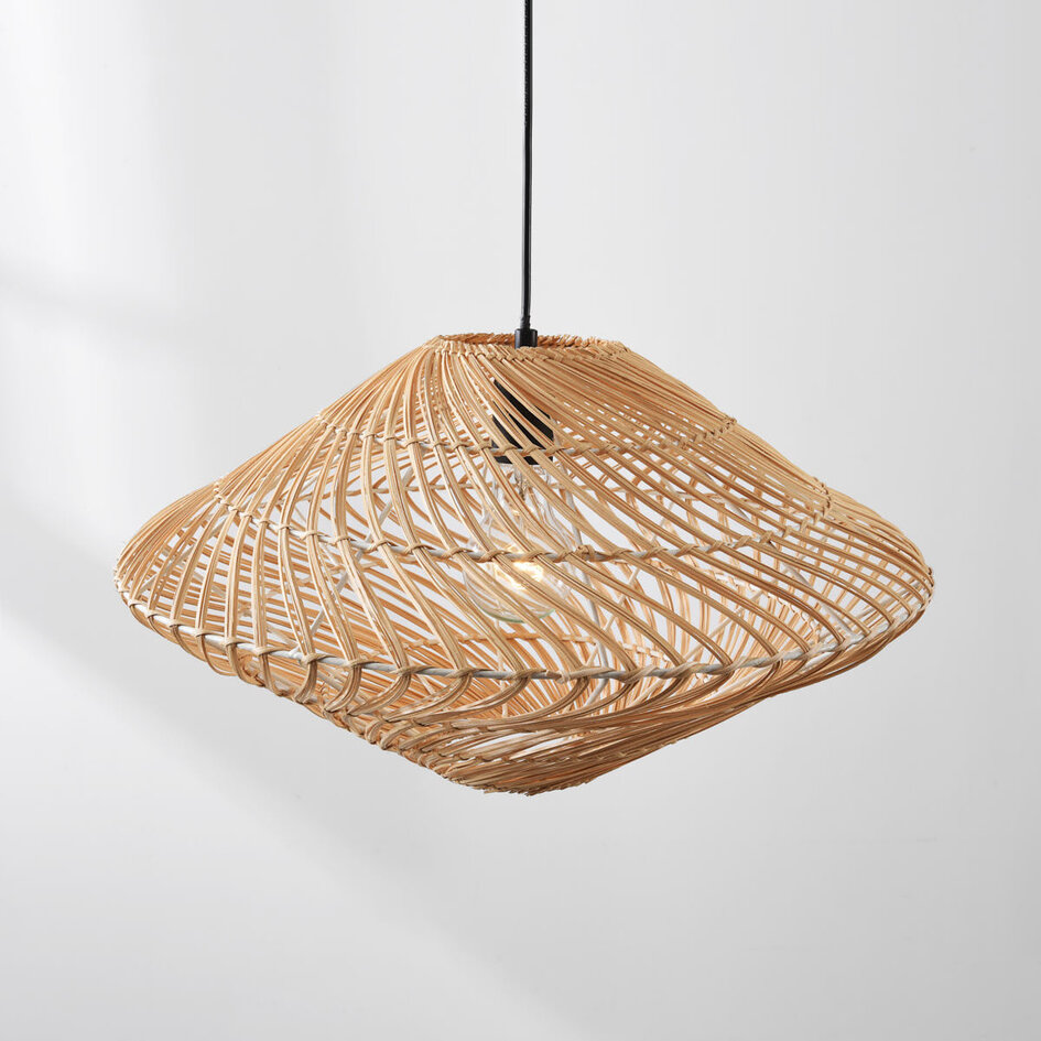Rattanowa lampa wisząca Filum z ręcznie plecionym kloszem o zabawnym designie i ciepłym, naturalnym wyglądzie