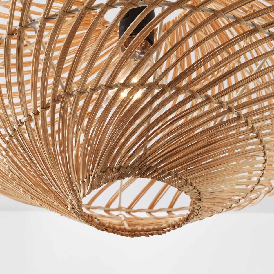 Rattanowa lampa wisząca Filum z ręcznie plecionym kloszem o zabawnym designie i ciepłym, naturalnym wyglądzie