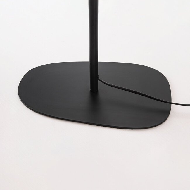 Lampa podłogowa Velore z naturalnymi lnianymi kloszami w delikatnych, jasnych odcieniach