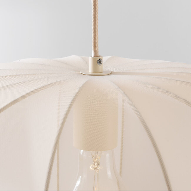 Materiałowa lampa wisząca Wivra – styl Japandi z jasnobeżowym kloszem o miękkim, kwadratowym kształcie