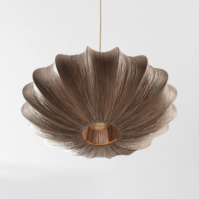 Lampa wisząca Creora – styl Japandi z tkaniny w kolorze ciepłego brązu