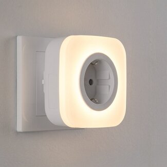 Kompaktowa lampka nocna z gniazdkiem i czujnikiem światła – lampa wtyczkowa 2 w 1