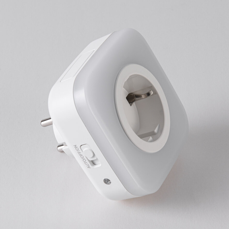 Kompaktowa lampka nocna z gniazdkiem i czujnikiem światła – lampa wtyczkowa 2 w 1