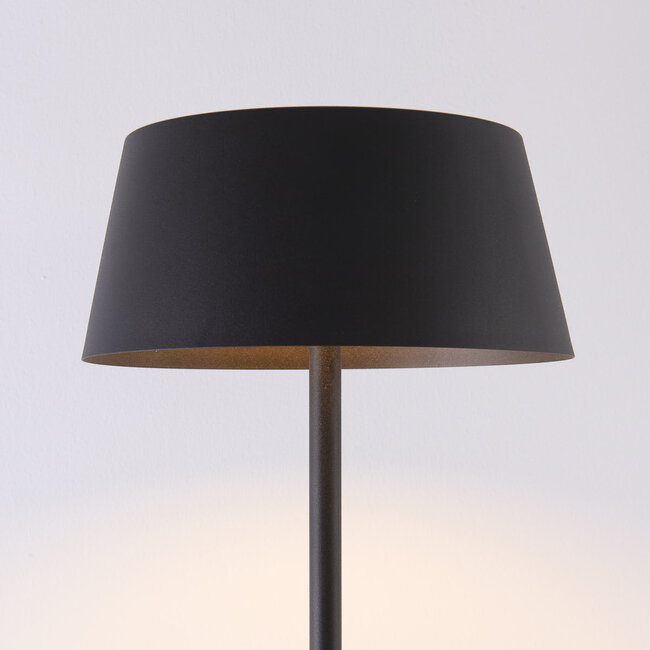 Lampa podłogowa zewnętrzna Rivet z akumulatorową lampką solarną do czytania – czarna