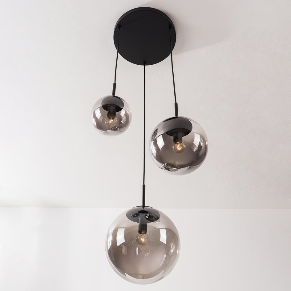 Nowoczesna lampa wisząca Marui czarna z trzema przydymionymi szklanymi kulami