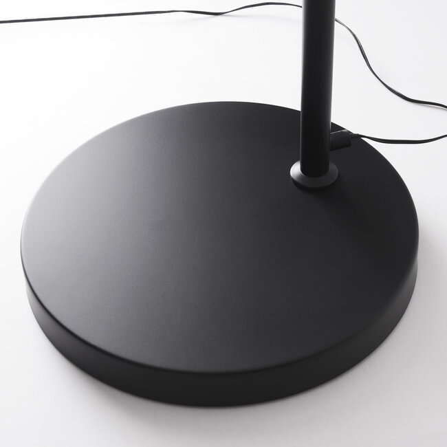 Lampa łukowa Talto w czarnym macie z wbudowanym źródłem LED i ściemniaczem dotykowym