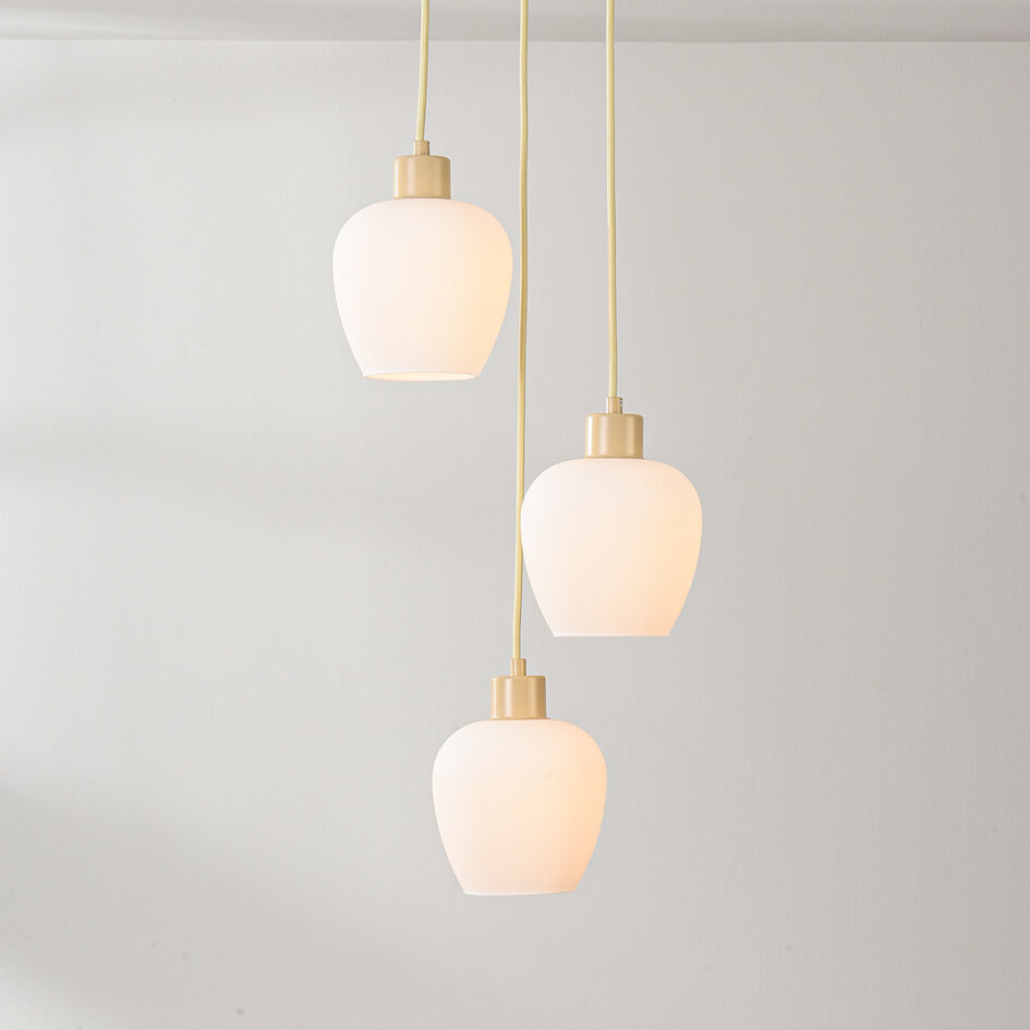 Nowoczesna lampa wisząca Stockton - beżowa z mlecznobiałym szkłem, 3 światła